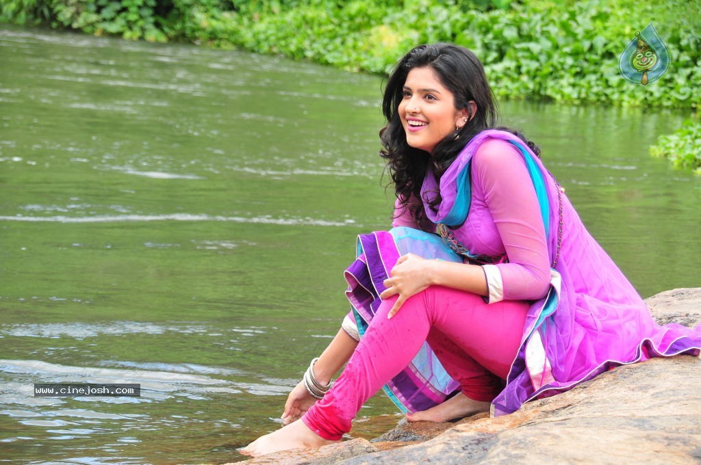 Nippu Movie Latest Stills - 27 / 40 photos