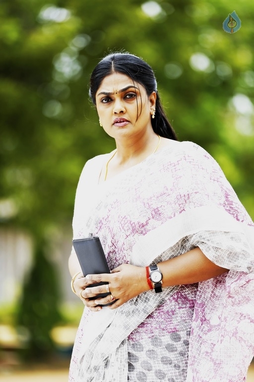 Nirosha in Nuvvu Thopu Raa Movie - 1 / 6 photos