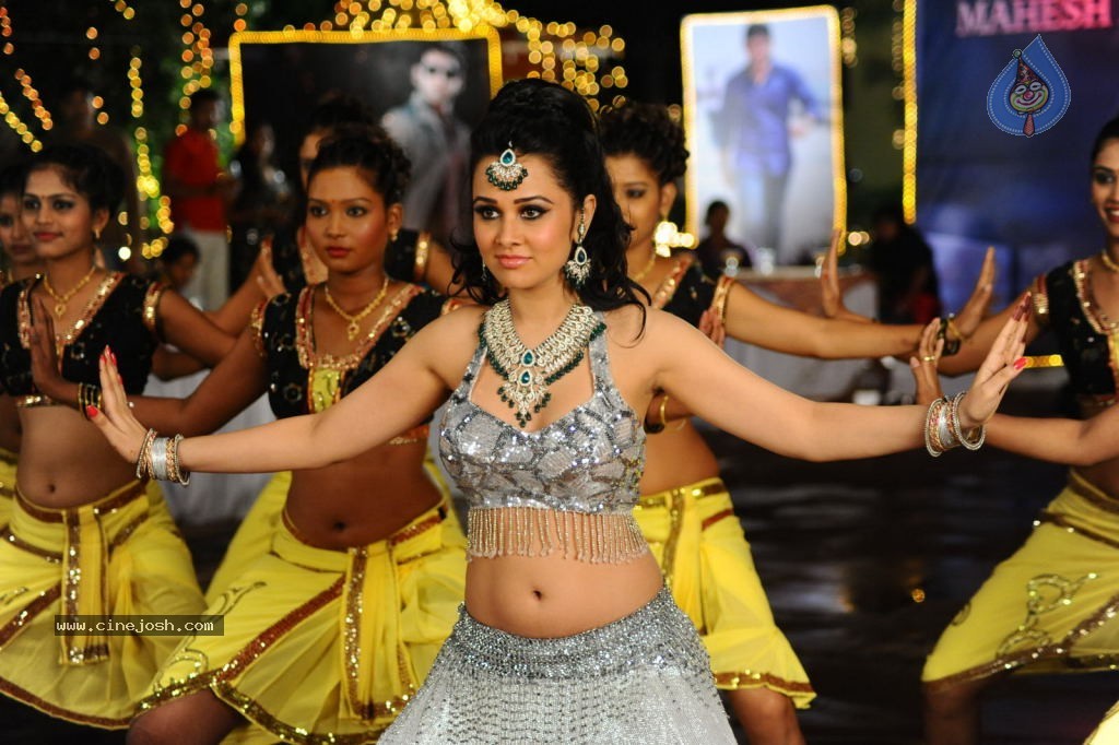 Nuvve Naa Bangaram Movie Pics - 9 / 13 photos