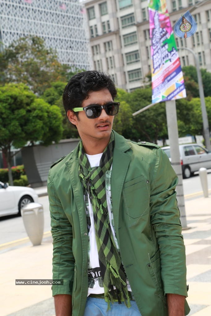 Nuvve Naa Bangaram Movie Pics - 11 / 13 photos