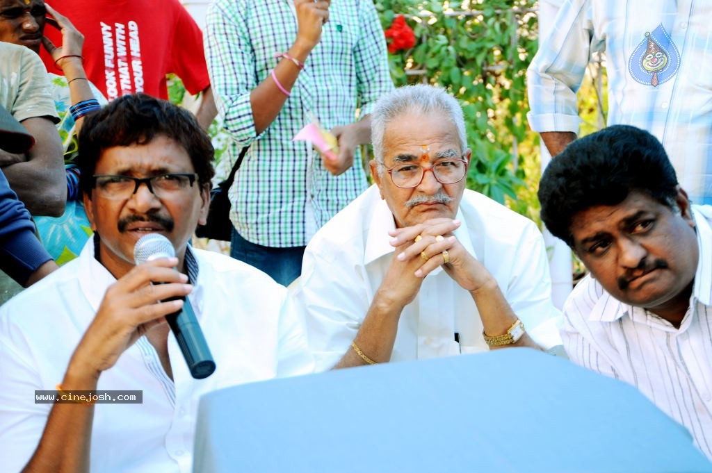 Nuvve Naa Bangaram Stills n Walls - 24 / 53 photos