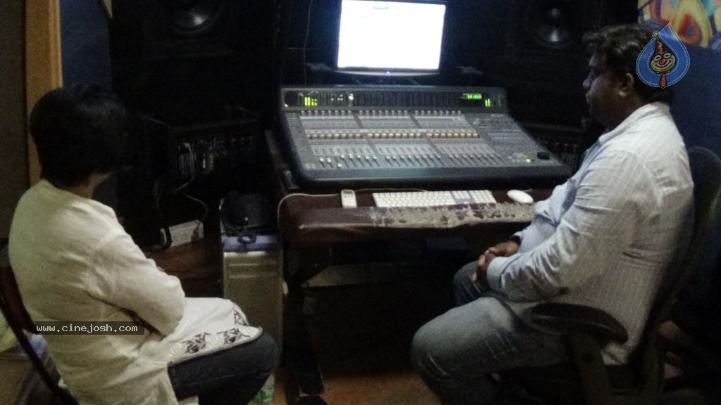 Nuvve Naa Bangaram Stills n Walls - 38 / 53 photos