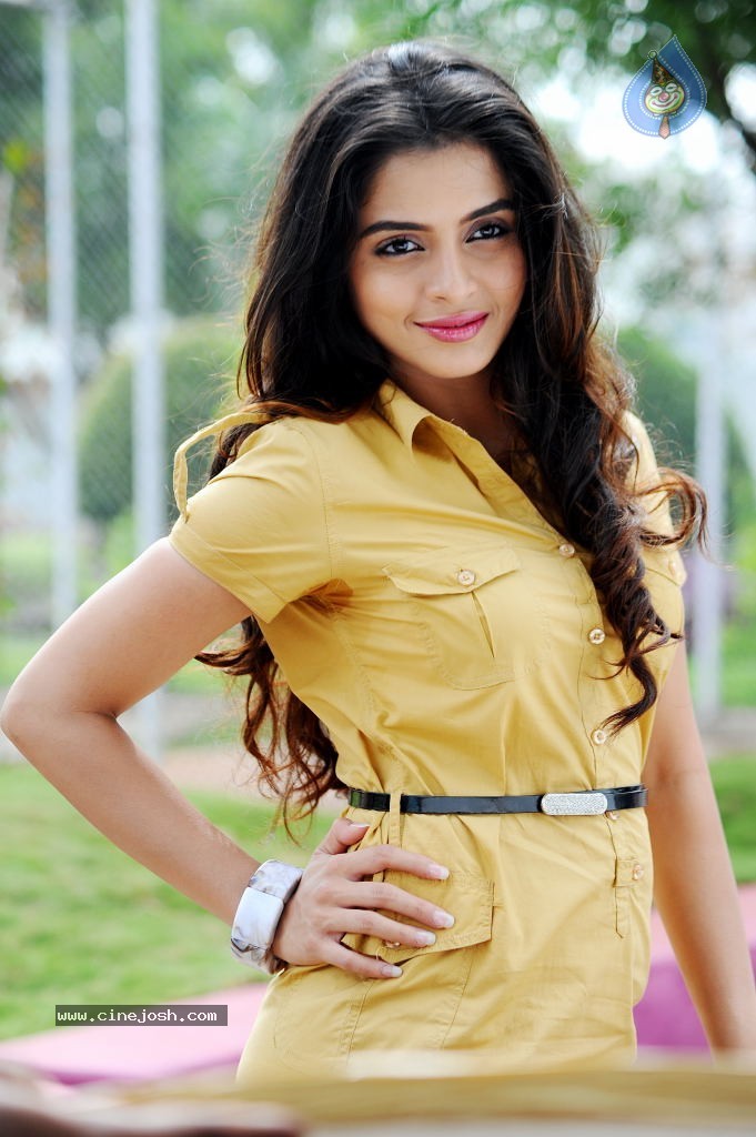 Nuvve Naa Bangaram Stills n Walls - 51 / 53 photos