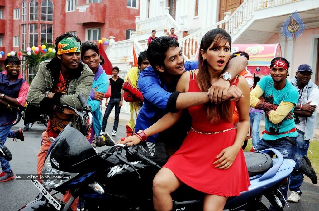 Nuvve Naa Bangaram Stills n Walls - 52 / 53 photos