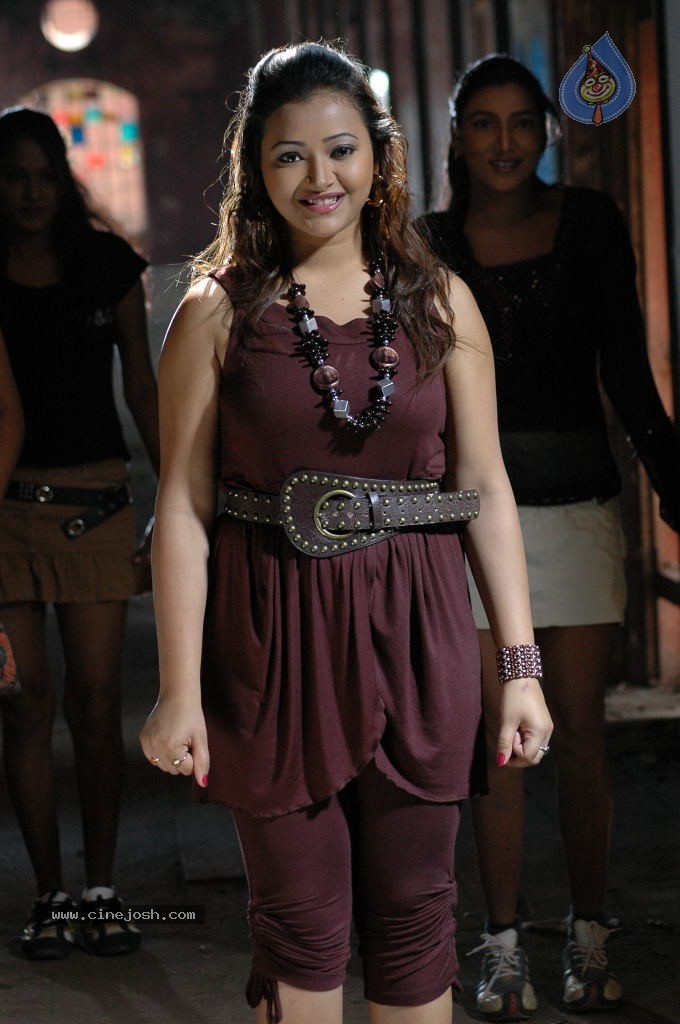 Nuvvekkadunte Nenakkadunta Movie Stills - 34 / 70 photos