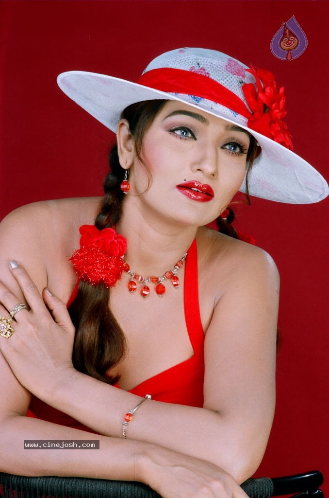 O Malli Movie New Stills - 23 / 33 photos