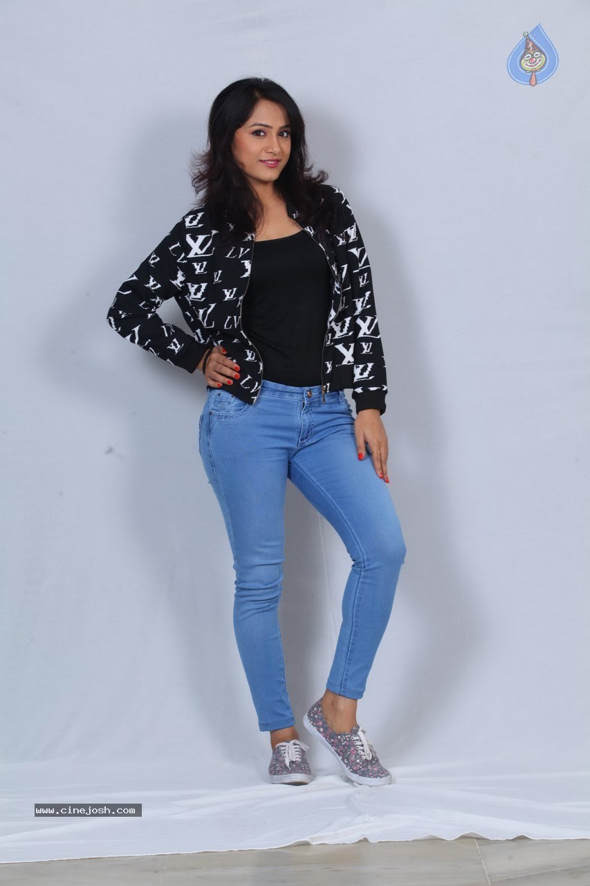 Oh Cheliya Naa Priya Sakhiya Movie Stills - 7 / 55 photos