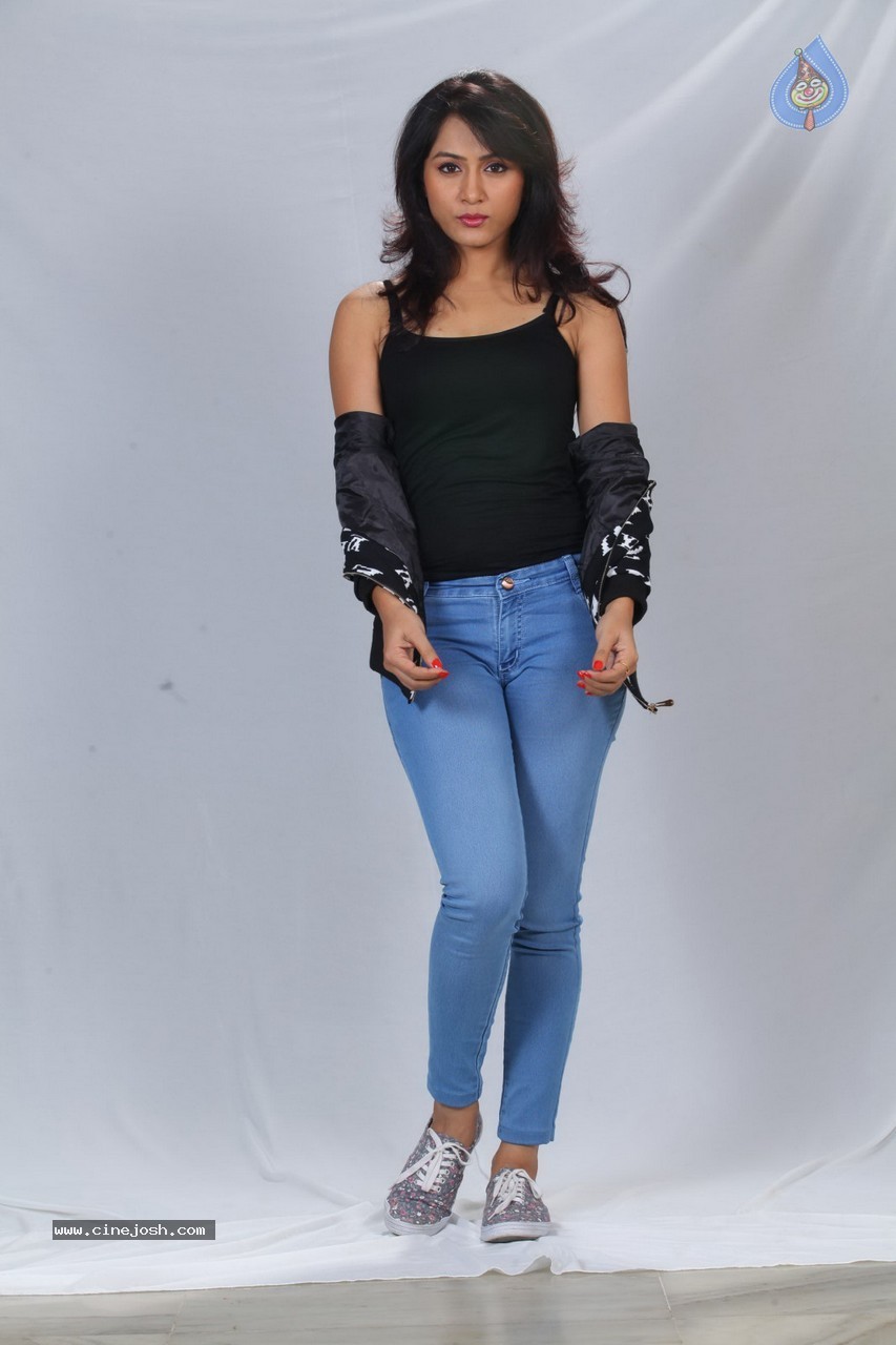 Oh Cheliya Naa Priya Sakhiya Movie Stills - 8 / 55 photos