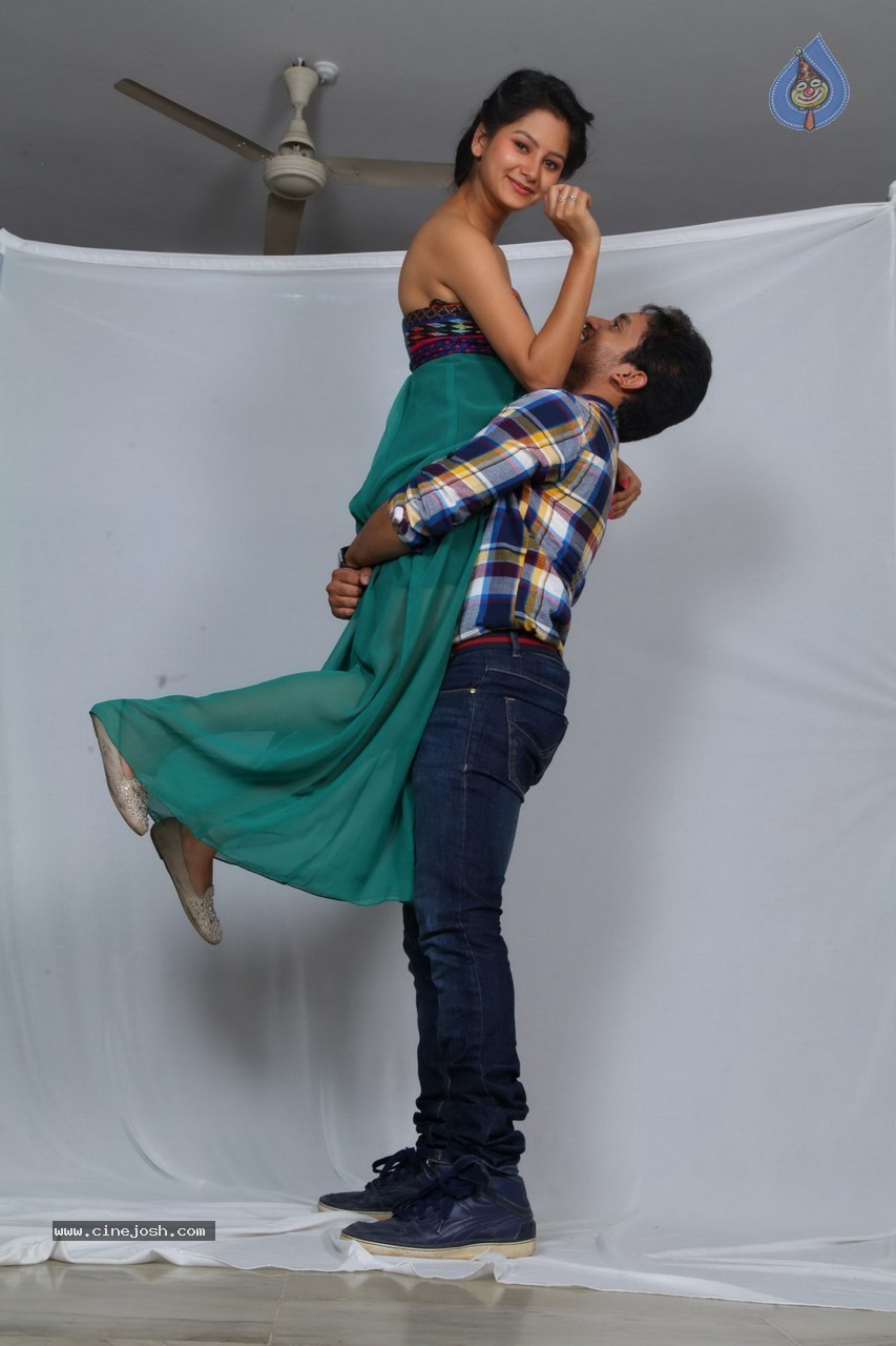 Oh Cheliya Naa Priya Sakhiya Movie Stills - 18 / 55 photos