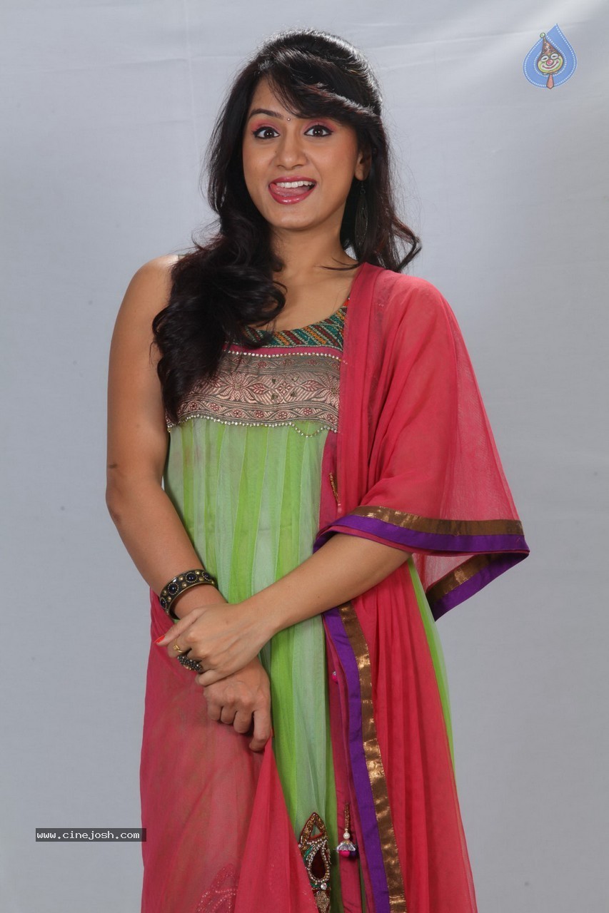 Oh Cheliya Naa Priya Sakhiya Movie Stills - 29 / 55 photos