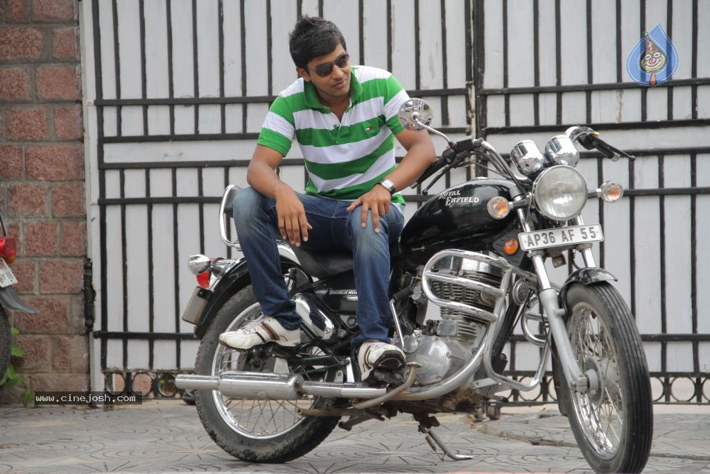 Oka College Story Movie Stills - 2 / 30 photos