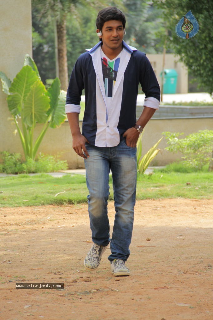 Oka College Story Movie Stills - 26 / 30 photos