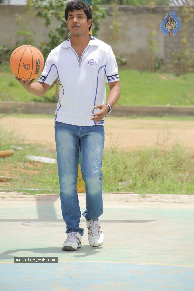 Oka College Story Movie Stills - 29 / 30 photos