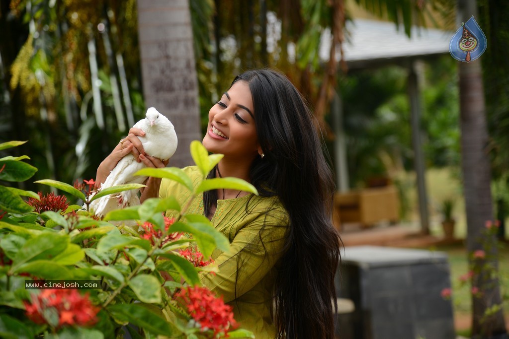 Oka Laila Kosam New Pics - 3 / 10 photos