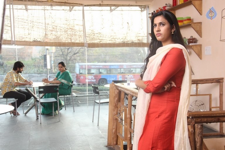 Oka Manasu Movie Photos - 28 / 34 photos