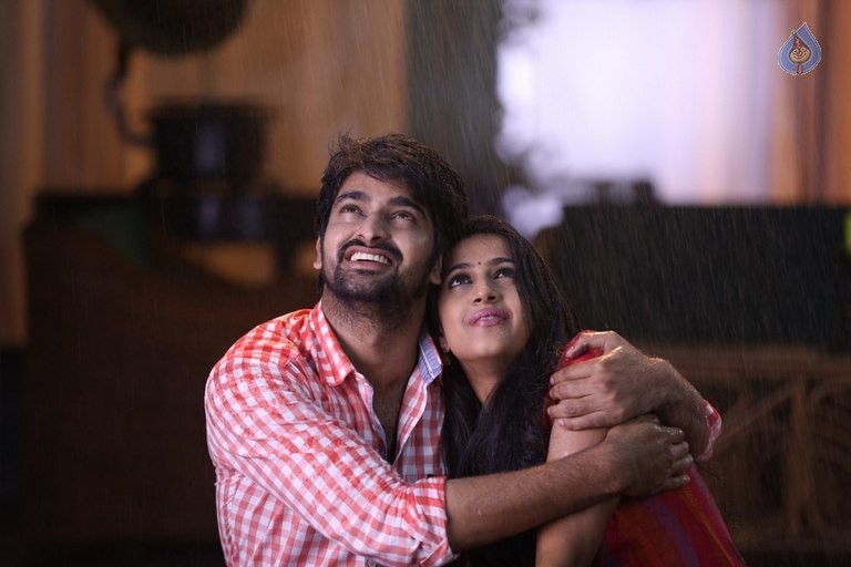 Oka Manasu Movie Photos - 29 / 34 photos