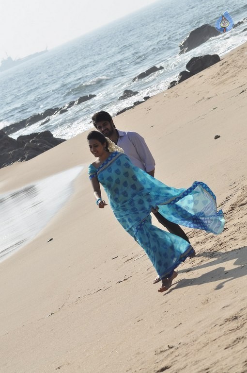 Oka Manasu Movie Photos - 32 / 34 photos