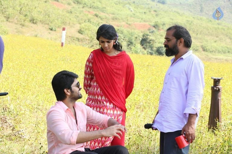 Oka Manasu Movie Stills and Posters - 25 / 48 photos