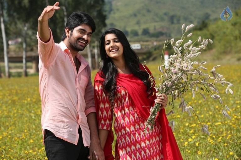 Oka Manasu Movie Stills and Posters - 28 / 48 photos