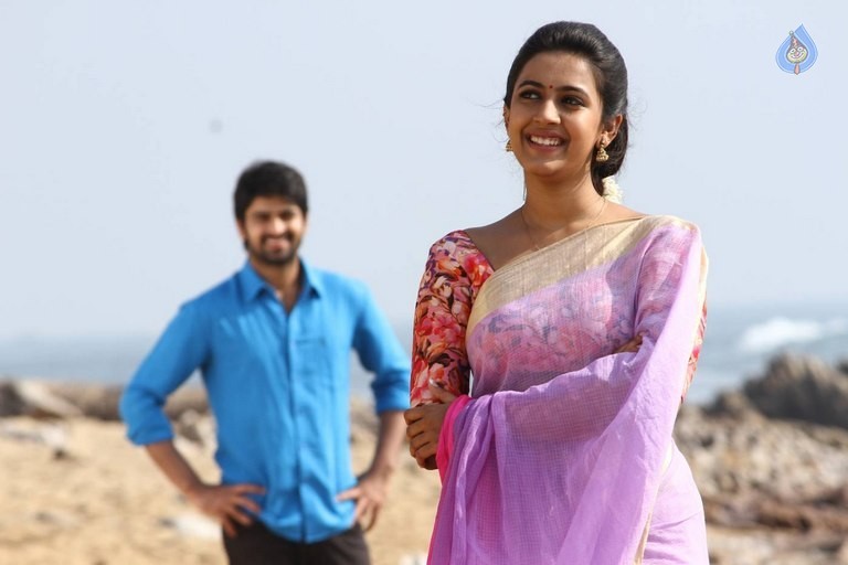 Oka Manasu Movie Stills and Posters - 33 / 48 photos