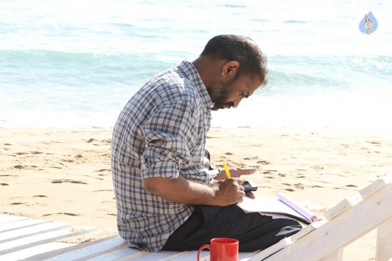 Oka Manasu Movie Stills and Posters - 36 / 48 photos