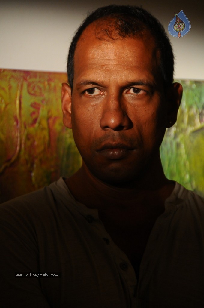 Oka Rathrilo Iddaru Ammayilu Movie Stills - 3 / 21 photos