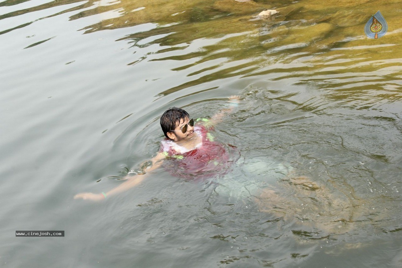 Okkaditho Modalaindi Movie Stills - 20 / 27 photos