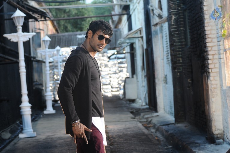 Okkadochadu Photos and Posters - 1 / 15 photos