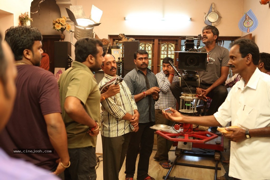 Ore Oru Raja Mokka Raja Tamil Movie Stills - 49 / 68 photos