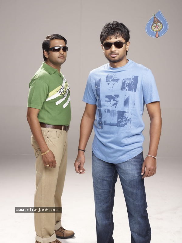 Oru Kal Oru Kannadi Tamil Movie Stills - 5 / 19 photos