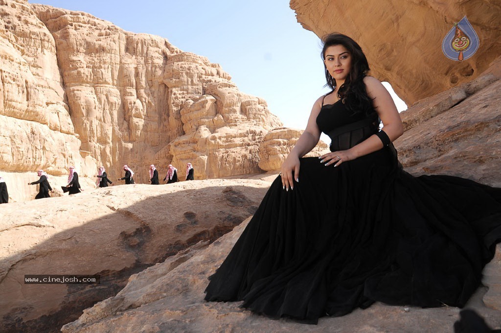 Oru Kal Oru Kannadi Tamil Movie Stills - 38 / 41 photos