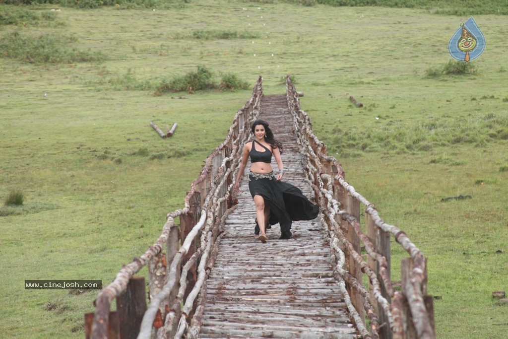 Oru Oorl Rendu Raja Tamil Movie Stills - 6 / 20 photos