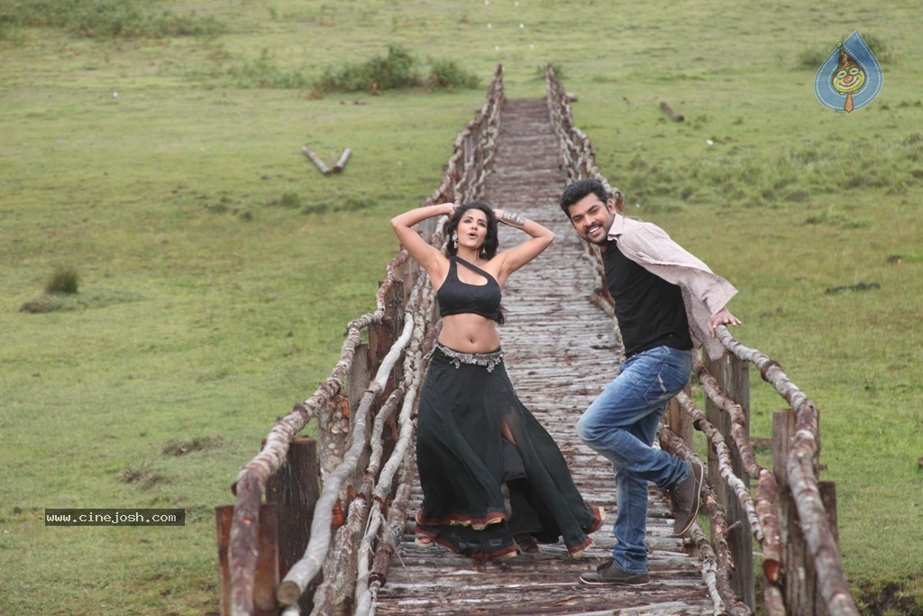 Oru Oorl Rendu Raja Tamil Movie Stills - 15 / 20 photos