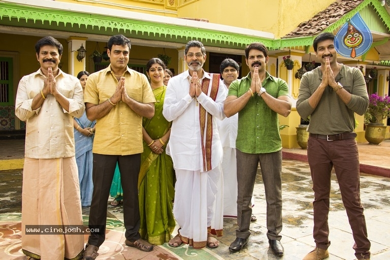 Oxygen Movie New Poster and Photos - 3 / 4 photos