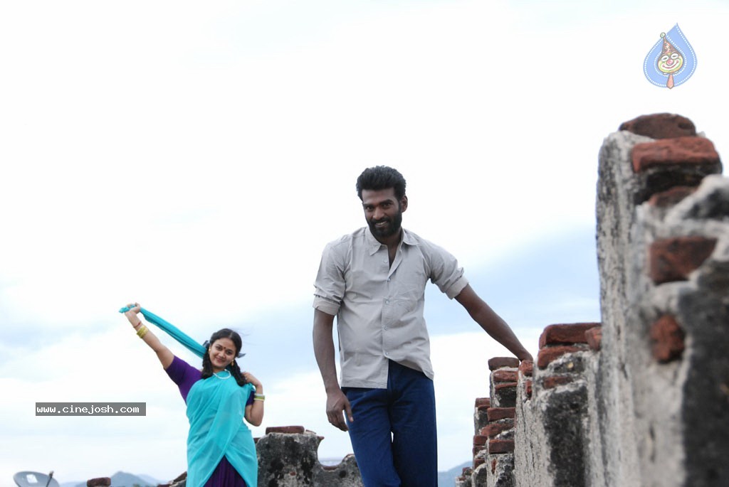 Pachai Engira Kaathu Tamil Movie Stills - 27 / 29 photos