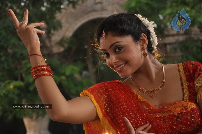 Padam Paarthu Kathai Sol Tamil Movie Stills - 28 / 82 photos