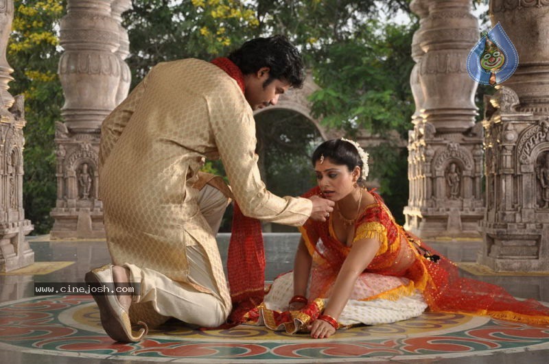 Padam Paarthu Kathai Sol Tamil Movie Stills - 30 / 82 photos