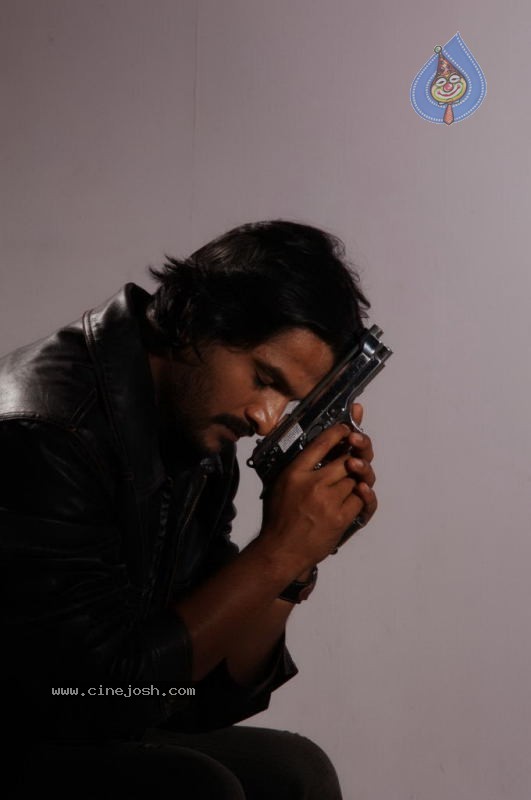 Padam Paarthu Kathai Sol Tamil Movie Stills - 32 / 82 photos