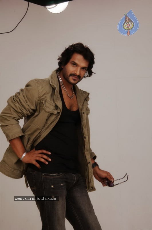 Padam Paarthu Kathai Sol Tamil Movie Stills - 37 / 82 photos