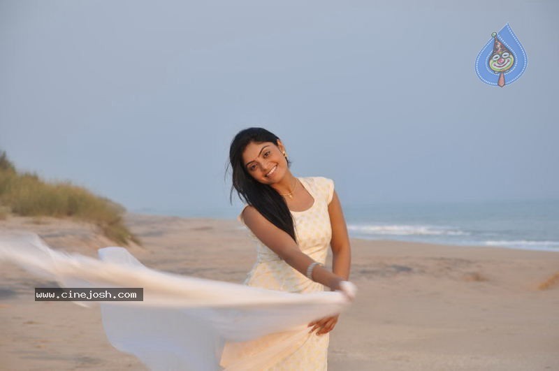 Padam Paarthu Kathai Sol Tamil Movie Stills - 38 / 82 photos