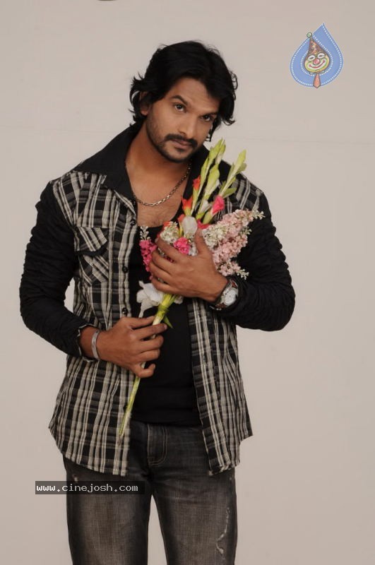 Padam Paarthu Kathai Sol Tamil Movie Stills - 42 / 82 photos