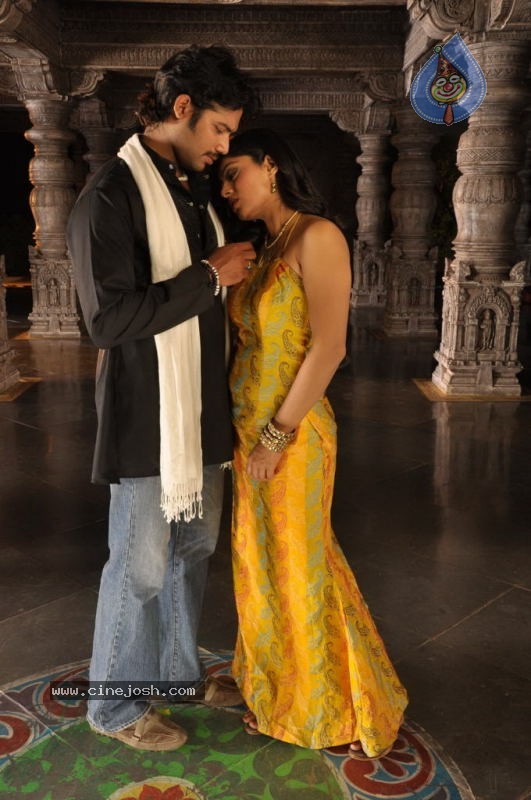 Padam Paarthu Kathai Sol Tamil Movie Stills - 48 / 82 photos