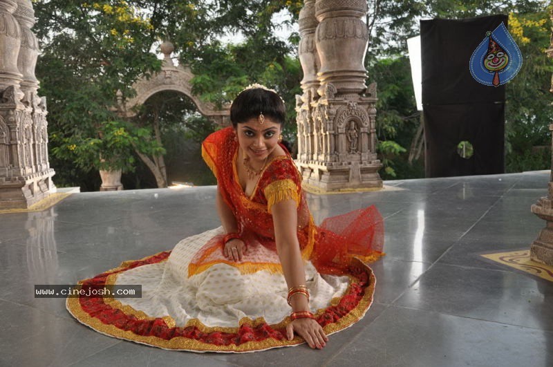 Padam Paarthu Kathai Sol Tamil Movie Stills - 68 / 82 photos