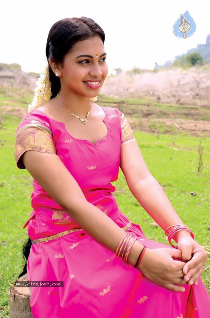Padikira Vayasula Tamil Movie Hot Stills - 1 / 32 photos