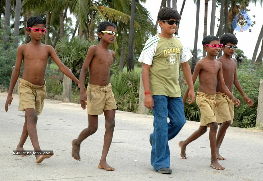 Padikira Vayasula Tamil Movie Hot Stills - 11 / 32 photos