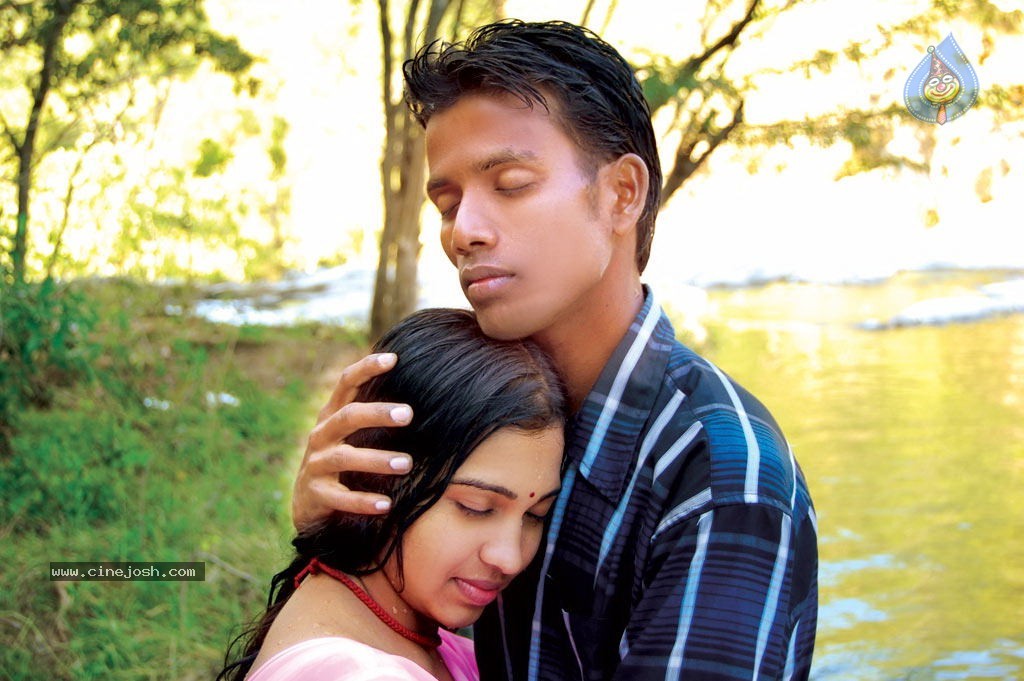 Padikira Vayasula Tamil Movie Hot Stills - 24 / 32 photos