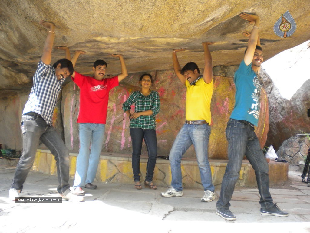 Padunu Movie Stills - 13 / 34 photos