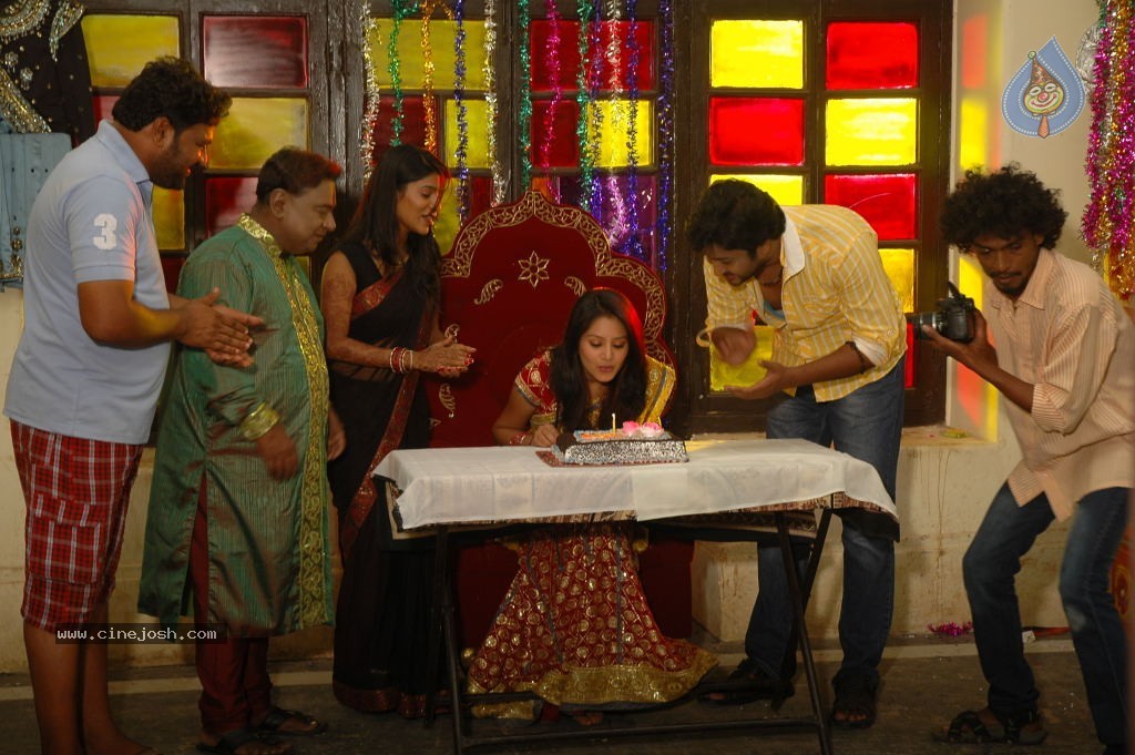 Pakado Pakado Movie Stills - 18 / 47 photos