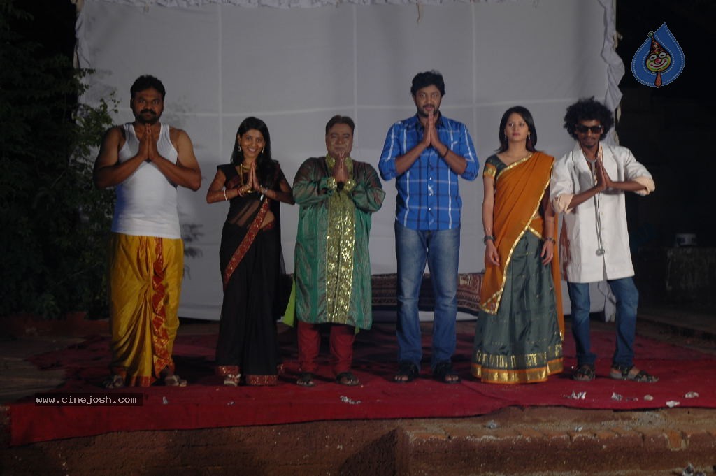 Pakado Pakado Movie Stills - 24 / 47 photos