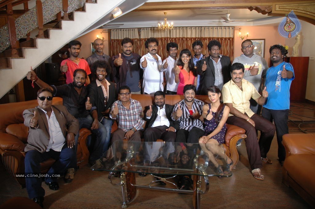 Pakado Pakado Movie Stills - 36 / 47 photos